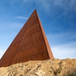 Si ripete il Rito della luce: la piramide di Antonio Presti