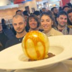 Lo chef Natale Giunta presenta il suo tiramisù sferificato, al salone di Rimini